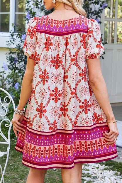 MW | Boho Floral Kurzarm Krawattenausschnitt Minikleid