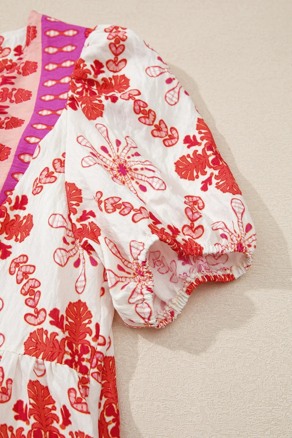 MW | Boho Floral Kurzarm Krawattenausschnitt Minikleid