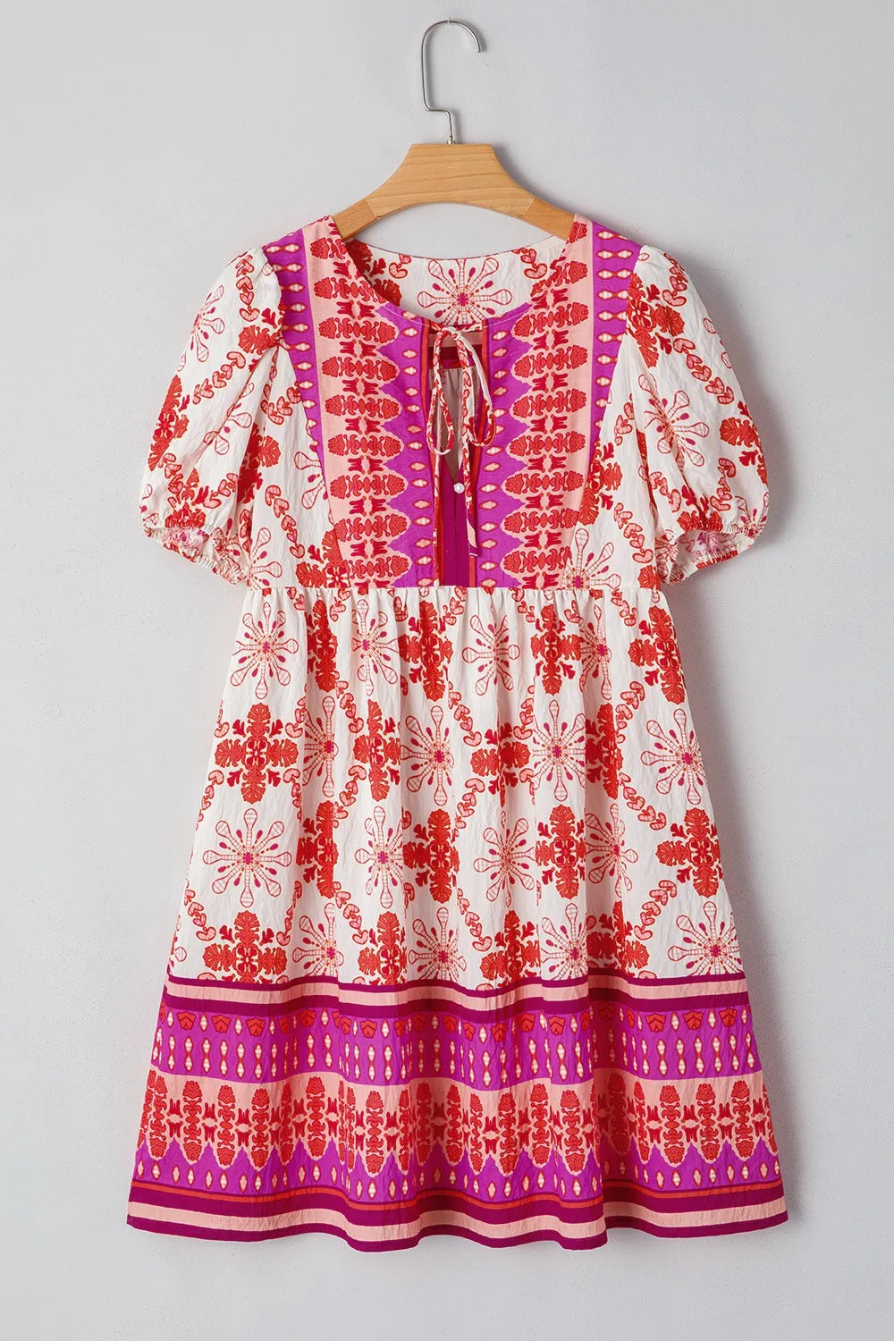 MW | Boho Floral Kurzarm Krawattenausschnitt Minikleid